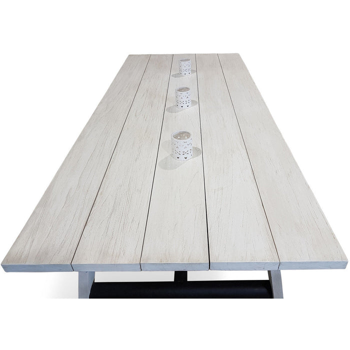 Mora dining table