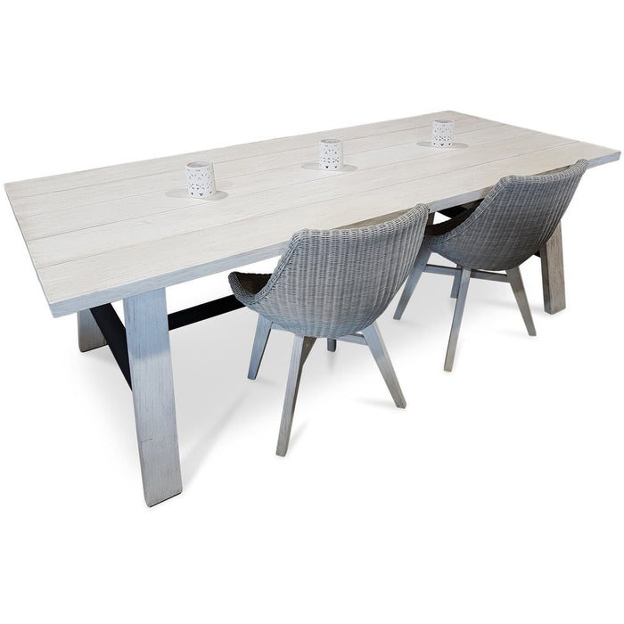 Mora dining table