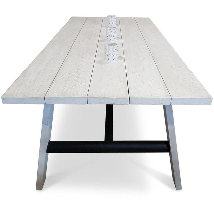 Mora dining table