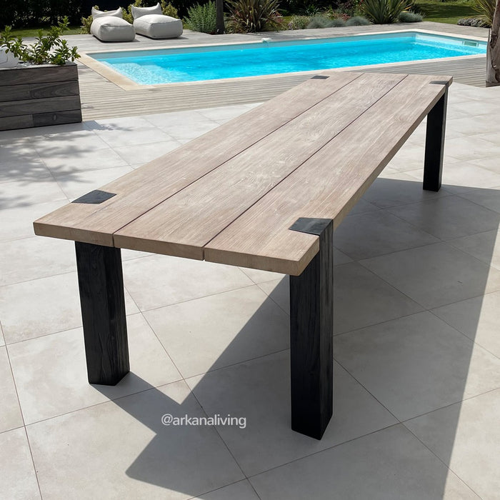 MAESTRO outdoor dining table made of natural regenerated teak and smoked teak legs